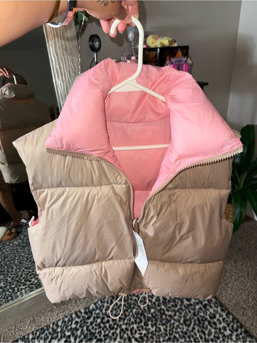 Reversible puffer vest